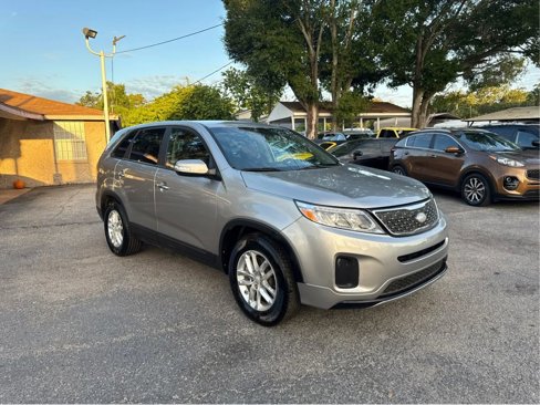 Used 2014 Kia Sorento LX image 3