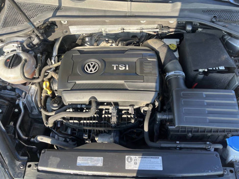 Used 2016 Volkswagen Golf Limited Edition image 9
