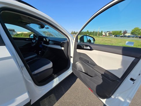 New 2025 Volkswagen Taos S image 10