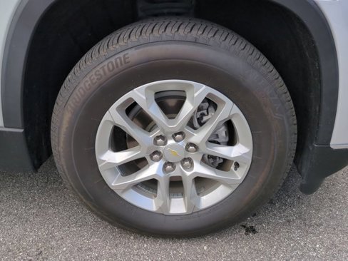 Used 2021 Chevrolet Traverse LT image 11