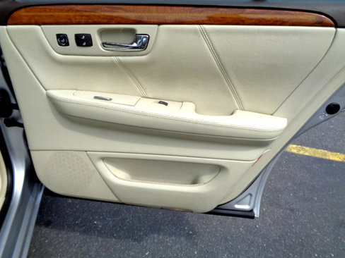 Used 2010 Cadillac DTS Platinum image 27