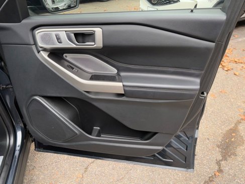 Used 2022 Ford Explorer Limited w/ Limited Technology Package image 32