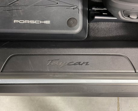 Used 2023 Porsche Taycan image 15