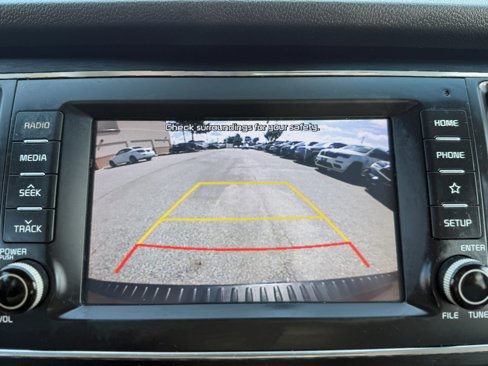 Used 2020 Kia Sedona LX image 28