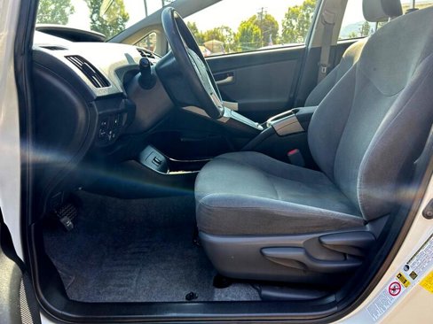 Used 2014 Toyota Prius Plug-In Hybrid image 6