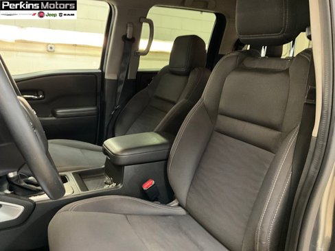 Used 2023 Nissan Frontier SV image 11