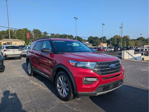 Certified 2022 Ford Explorer XLT w/ Equipment Group 202A image 4