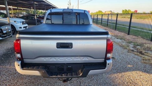 Used 2019 Toyota Tacoma TRD Sport image 9