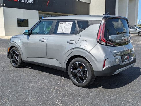Used 2023 Kia Soul EX image 7
