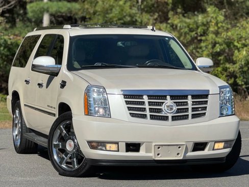 Used 2012 Cadillac Escalade ESV Luxury image 2