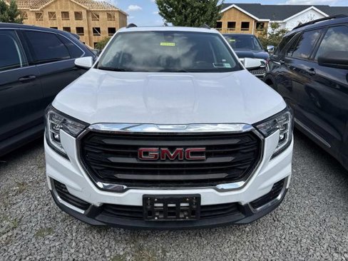 Used 2022 GMC Terrain SLE w/ Driver Convenience Package image 2