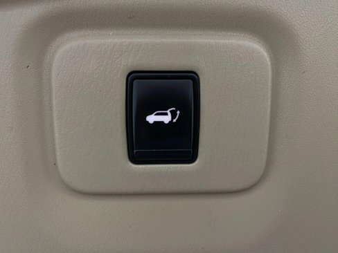 Used 2016 Nissan Pathfinder SL w/ SL Tech Package image 8