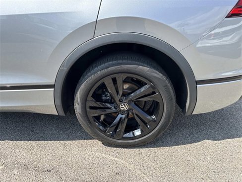 Certified 2023 Volkswagen Tiguan SE R-Line image 8