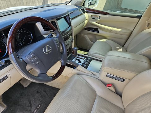 Used 2014 Lexus LX 570 4WD image 4