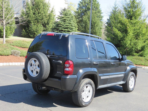 Used 2005 Jeep Liberty Limited image 12