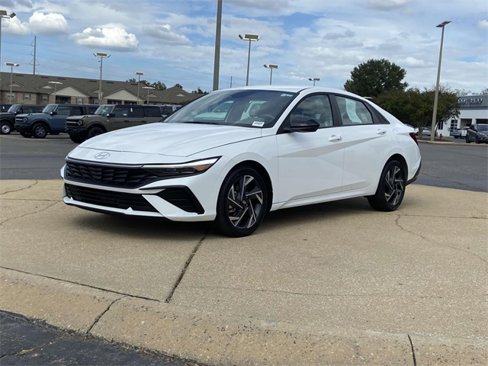 Used 2025 Hyundai Elantra Sport image 5