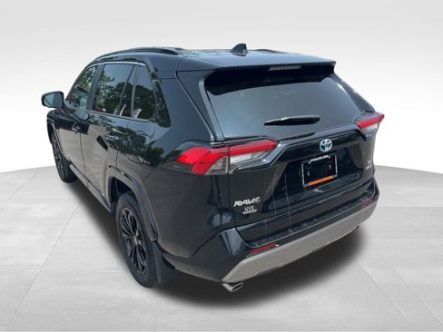 Used 2022 Toyota RAV4 SE image 5