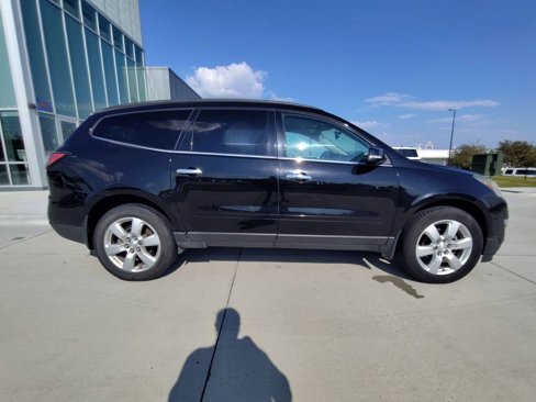 Used 2017 Chevrolet Traverse LT w/ Style and Technology Package image 5
