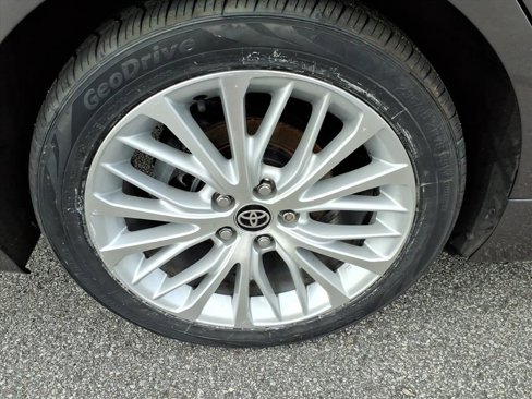 Used 2020 Toyota Camry XLE image 22