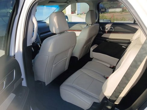 Used 2019 Ford Explorer Platinum image 5