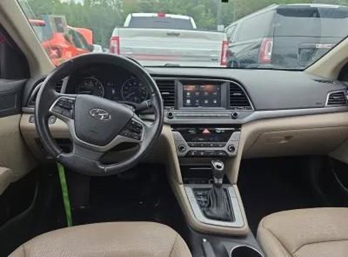 Used 2017 Hyundai Elantra Limited image 5