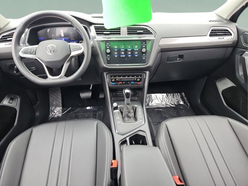 Used 2024 Volkswagen Tiguan SE image 13