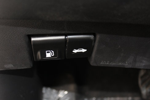 Used 2023 Nissan Versa SV w/ Trunk Package image 25