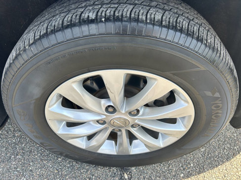 Used 2017 Chrysler Pacifica Touring-L image 18