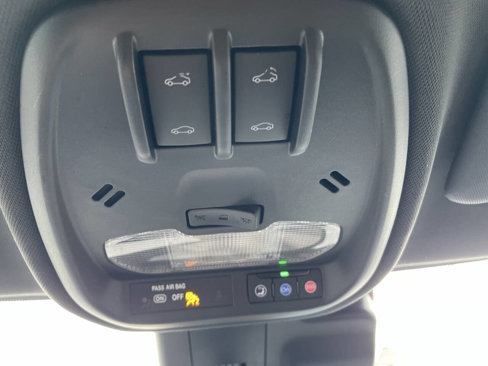 Used 2024 Chevrolet Trax RS image 21