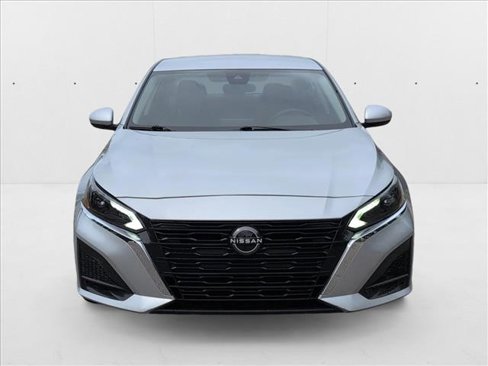 Used 2023 Nissan Altima 2.5 SV image 2