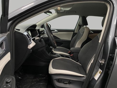 New 2025 Volkswagen Taos SE image 11