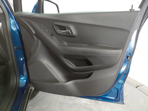 Certified 2020 Chevrolet Trax LT w/ LT Convenience Package image 20