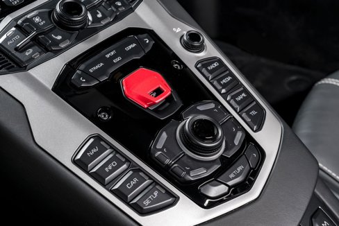 Used 2017 Lamborghini Aventador S image 28