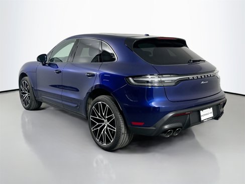 Certified 2025 Porsche Macan image 3