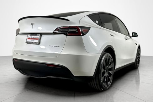 Used 2023 Tesla Model Y AWD image 5