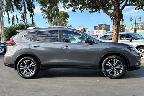 Used 2019 Nissan Rogue SV w/ Premium Package image 3