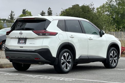 Used 2022 Nissan Rogue SV image 4