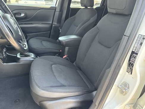 Used 2019 Jeep Renegade Altitude w/ Quick Order Package 2XM image 13