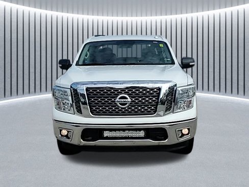 Used 2018 Nissan Titan SV image 2