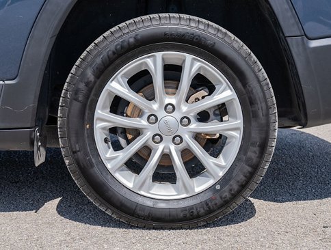Used 2019 Jeep Cherokee Latitude w/ Popular Appearance Group image 10