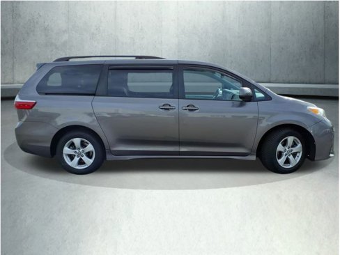 Certified 2019 Toyota Sienna LE image 27
