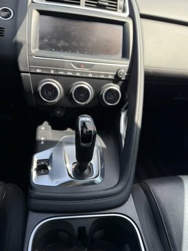 Used 2018 Jaguar E-PACE SE image 27