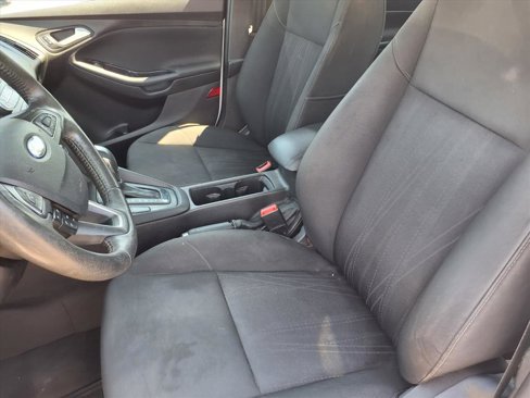 Used 2016 Ford Focus SE w/ SE Winter Package image 3