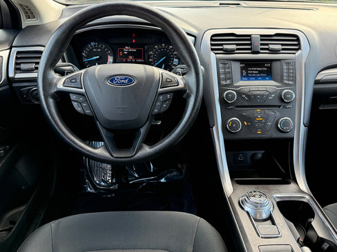 Used 2017 Ford Fusion SE image 10