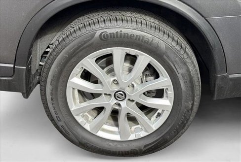 Used 2017 Nissan Rogue SV image 9