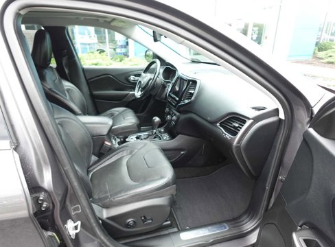 Used 2020 Jeep Cherokee Limited image 30