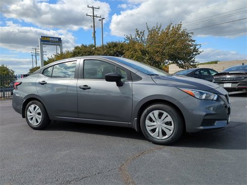 Used 2021 Nissan Versa S image 2
