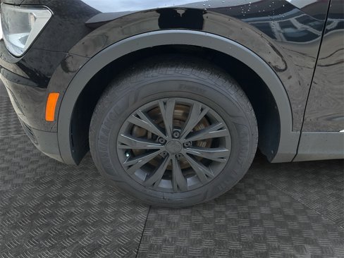 Used 2018 Volkswagen Tiguan SE image 9