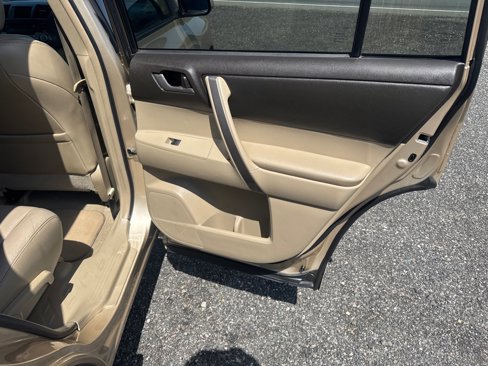 Used 2010 Toyota Highlander SE image 21
