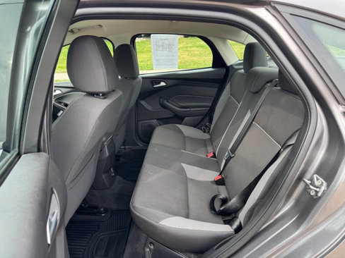 Used 2013 Ford Focus SE w/ SE Winter Pkg image 12
